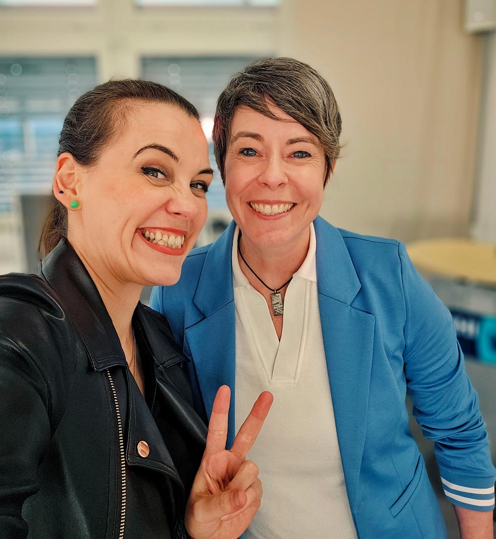 Susanne Trautmann und Sabine Hauss im Gespräch über die Impro-Strategie für Episode 18 des Podcasts Future Marketing Skills